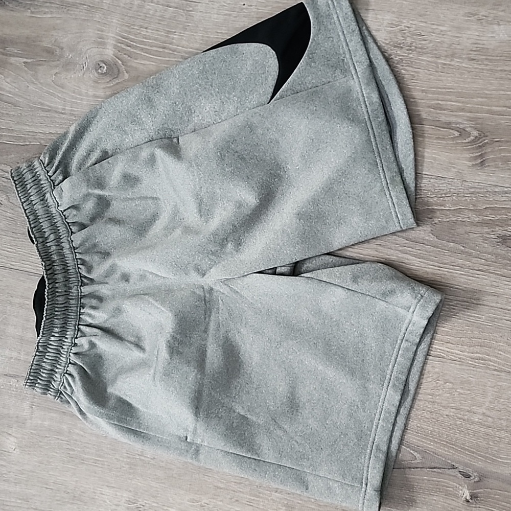 Nike Mens Small - Lightweight fleece lined baskeball shorts - Grey /black